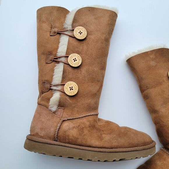 UGG BAILEY BUTTON TRIPLET II WATER RESISTANT BOOTS - Picture 3 of 12